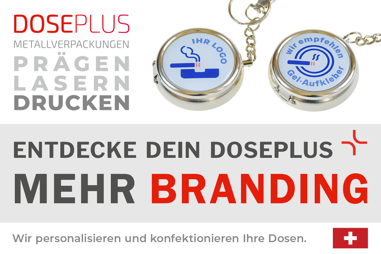 Doseplus silberne runde Schlüsselanhänger mit bedrucktem Gel-Aufkleber in Blau. Aufdrucke „Ihr Logo“ und „Wir empfehlen Gel-Aufkleber“. Text: „Metallverpackungen prägen, lasern, drucken – Entdecke dein Doseplus, mehr Branding“.