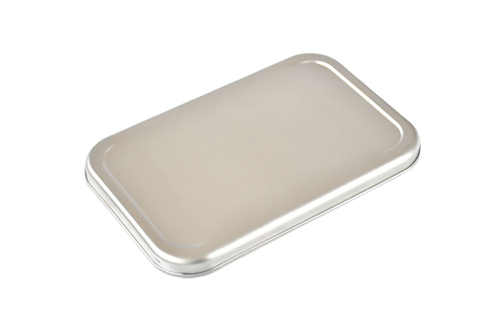 Schrägansicht Edelstahldeckel für Lunchbox – glänzender Ersatzdeckel aus rostfreiem Edelstahl auf weißem Hintergrund
