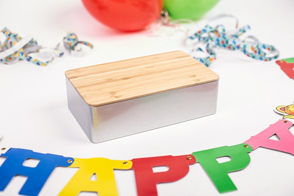 Geschenkdose mit Bambusdeckel & Farbband in rot