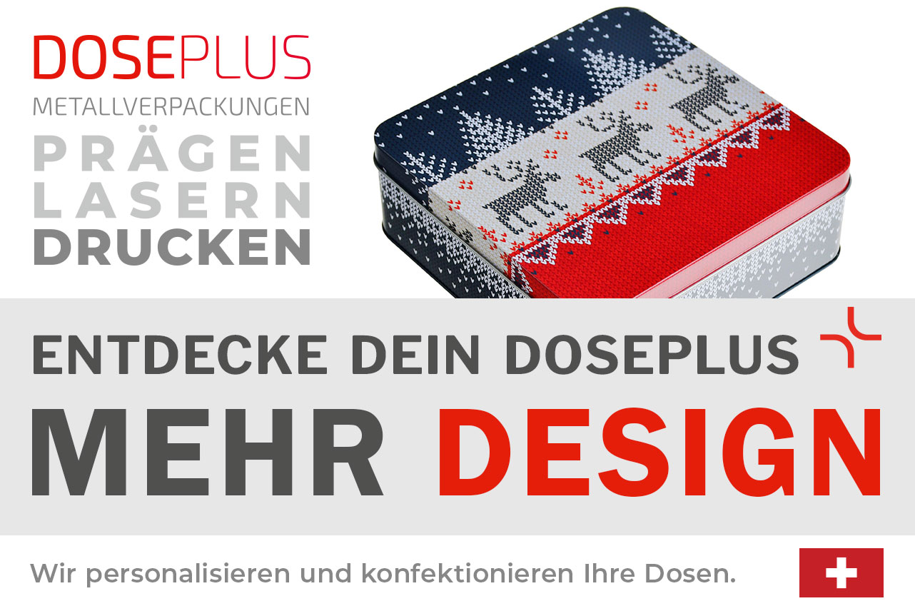 Doseplus quadratische Metalldose mit Strickmuster-Design in Rot, Blau und Weiß, Motiv mit Rentieren und Tannenbäumen. Text: „Metallverpackungen prägen, lasern, drucken – Entdecke dein Doseplus, mehr Design“.