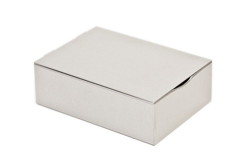 hinged lid box made of tinplate